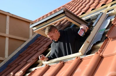 Pose de fenêtres de toit Velux au Roux
